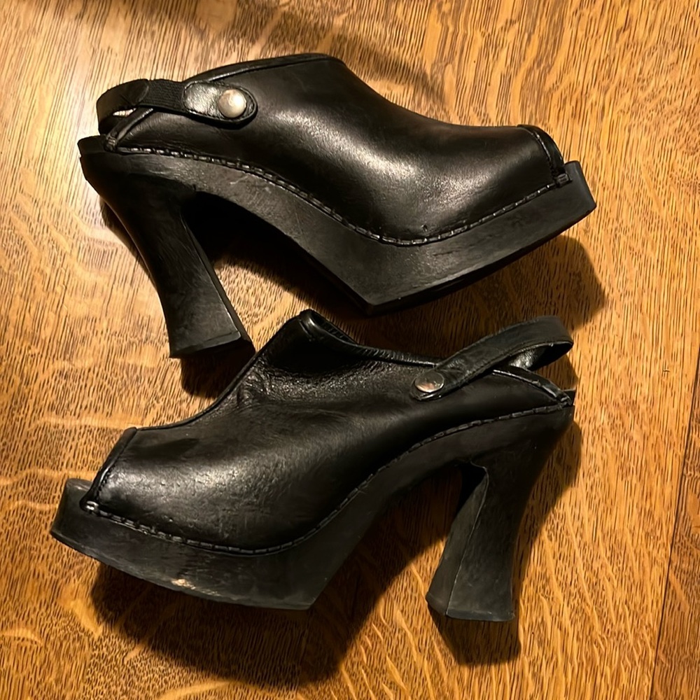1990’s Chunky platforms wood stacked leather slip on. Size 8.